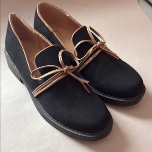 Super cute Journee Black and Tan Loafers with bow trim details